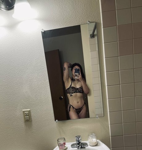 bigbooootyash model nice pic