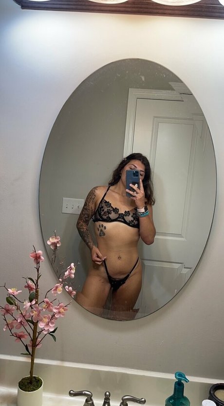 bigbooootyash model adult picture