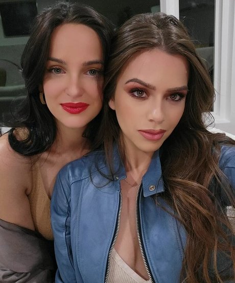 adelinesofficial pornstar adult pic