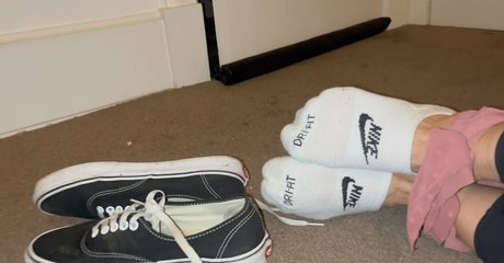 gymfeetgirl model top pic