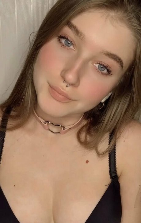 mycourtneyfrost pornstar naked pics