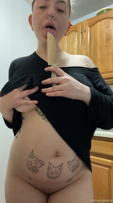 sweetlildarling pornographic model picture