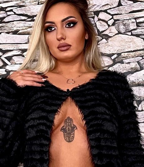 deeaxsharon model adult picture