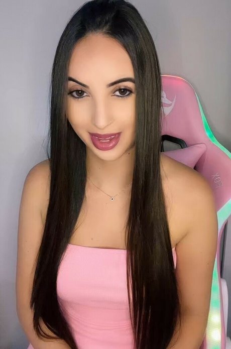 Alinedls Aline Oliveira naked model image