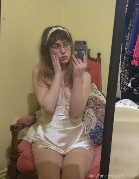 dollylol model pretty photo