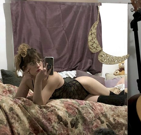 dollylol model exclusive image