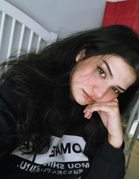 itsakatv model naked picture