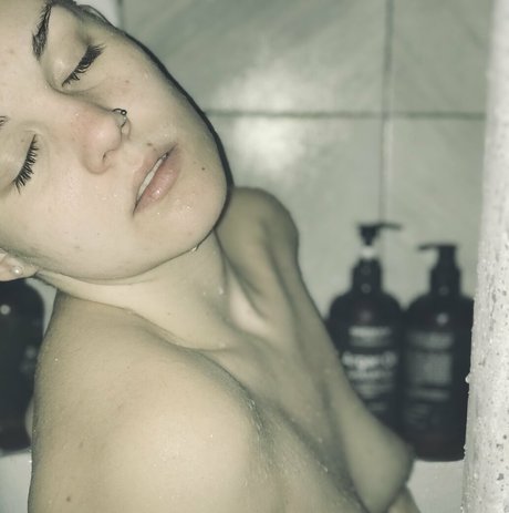 peachcreamzzz high quality pornstar pictures