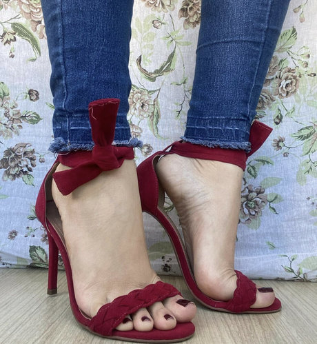 Suelyn Goncalves star img