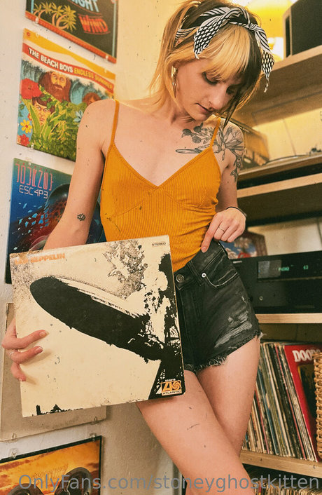 stoneyghostkitten hd model picture