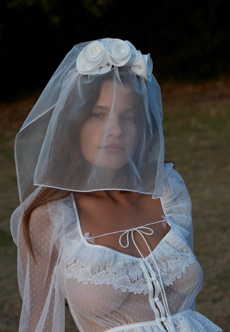 Olga Obumova art actress gallery