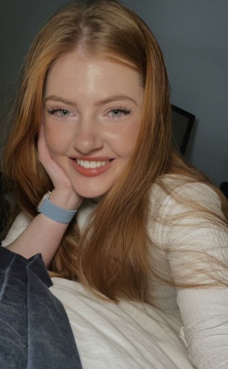 SophieLouise pornstar adult picture