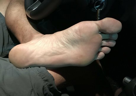 barefeeticus hot pornstar image