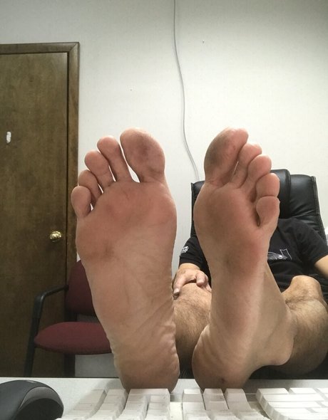 barefeeticus model naked image