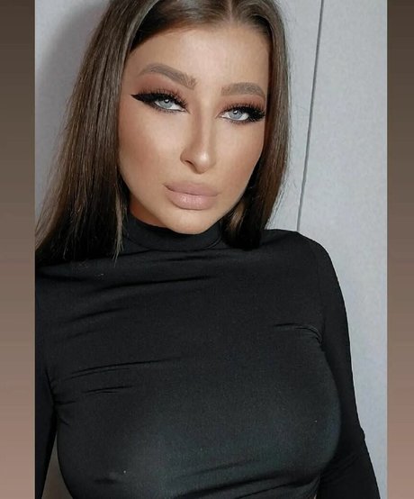 roxanasilvanasandu naked pornstar pics