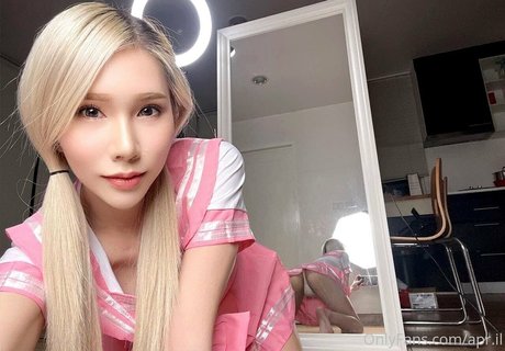 Apr il hd model picture