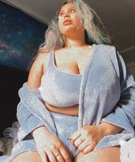 Sheila L naked star pic