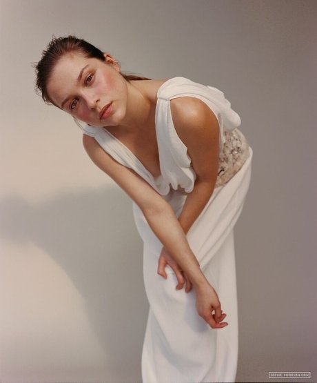Sophie Cookson star naked pictures