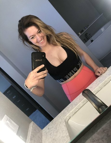 tittytata nude pornstar image