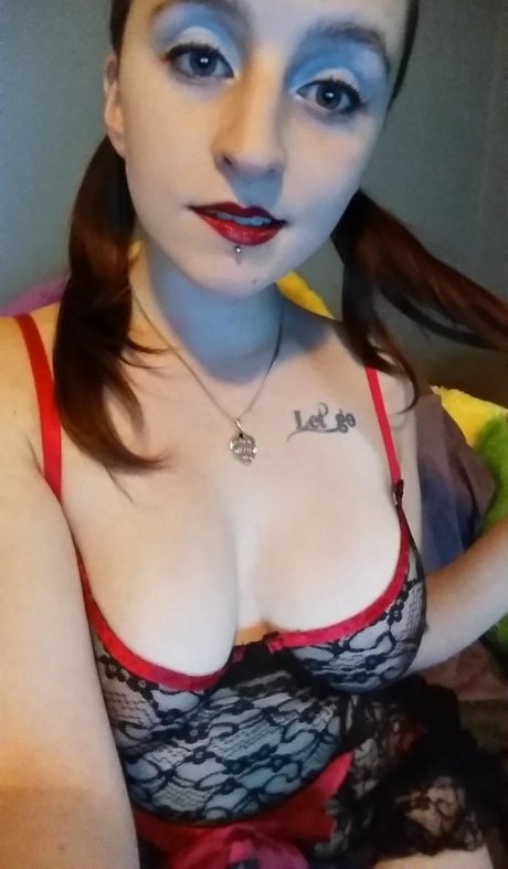 SomeDrunkBish hd model photo