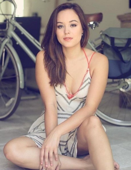 Hayley Orrantia hd star images
