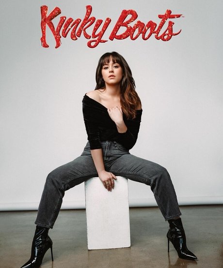 Hayley Orrantia free model pic