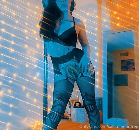 salemmoonfree naked star img