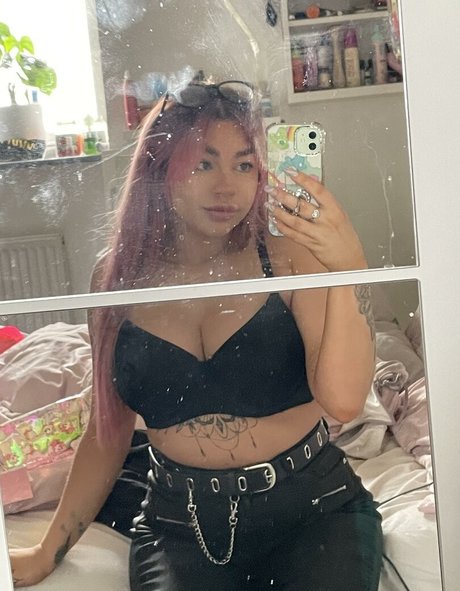 Joy Blue sexy model image