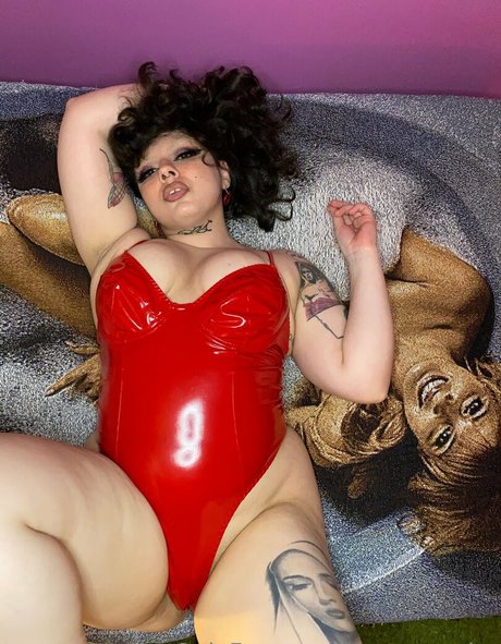 messgender hot model pic