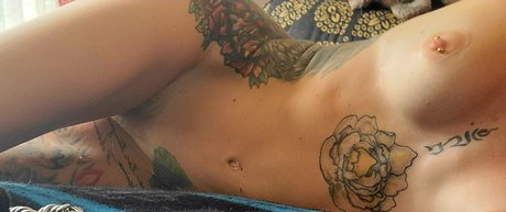 nikkibeez model adult gallery