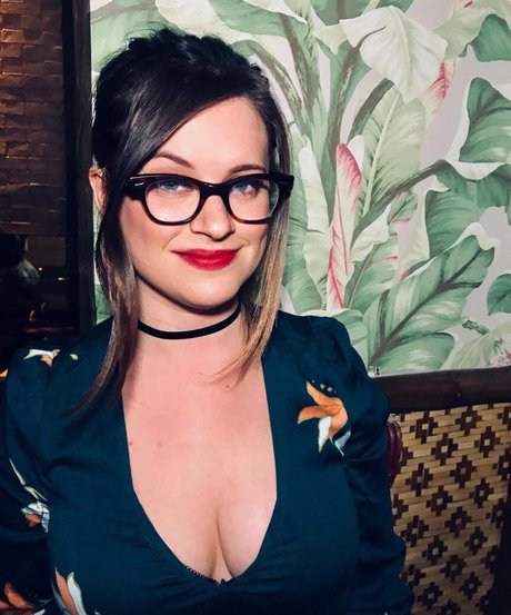 Allie Goertz adult actress pictures