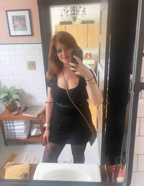 Allie Goertz pornstar naked pictures