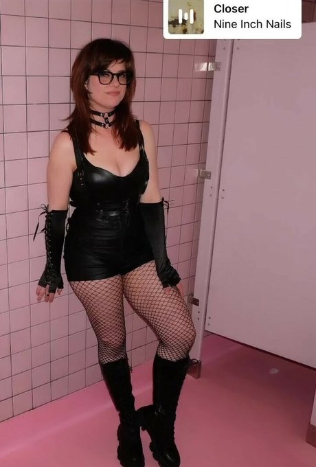 Allie Goertz exclusive model pic