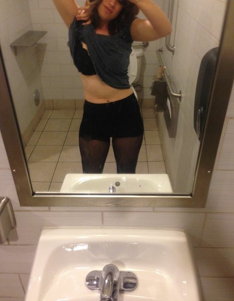 Allie Goertz Profile pic