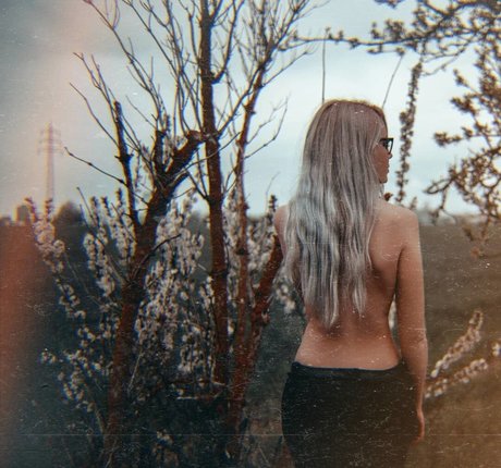 sari safari32 model nude pics