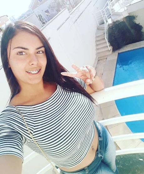 Evelim Alves art model picture