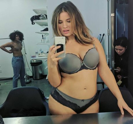 Tara Lynn model art pictures