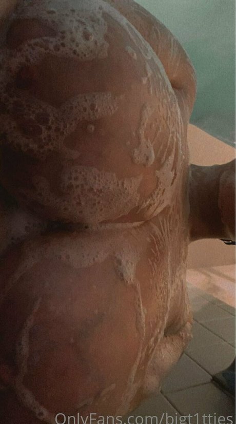 bigt1tties pornstar top picture