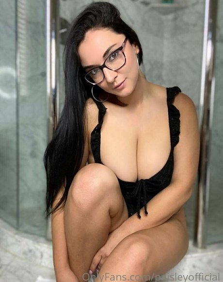 paisleyofficial nude star pictures