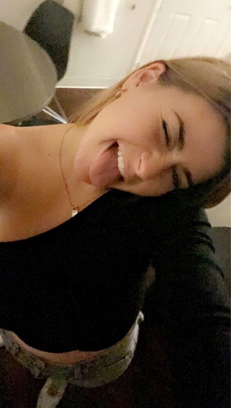 Emma R B model photo