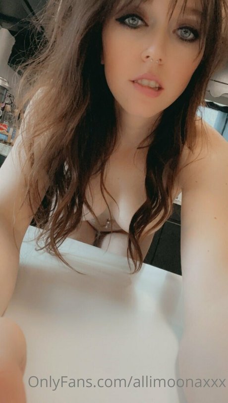 allimoonaxxx model img