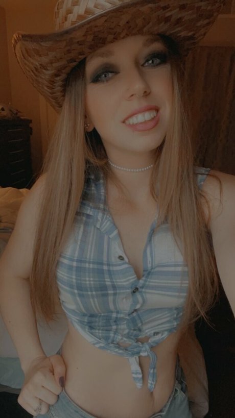 allimoonaxxx naked model image