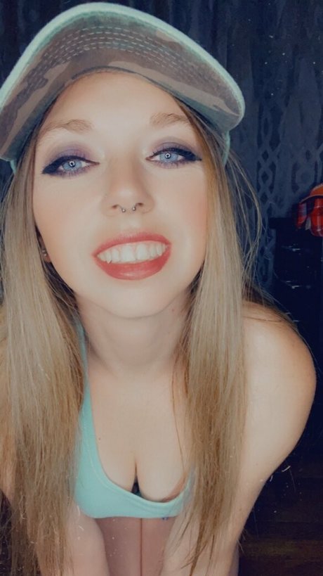 allimoonaxxx pretty actress pictures