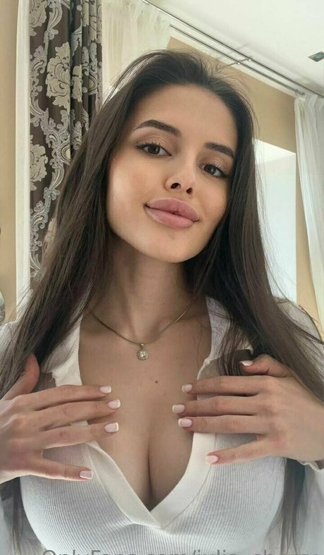 julia cherry high quality model picture