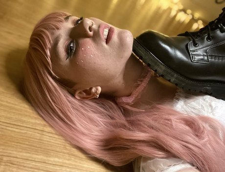 sunkensuccubus nude model pic