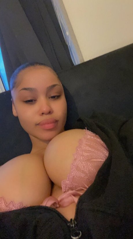 Keanna Theo beautiful star photo