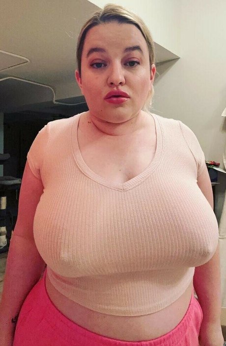 pixielula model naked image