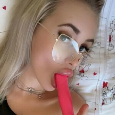 Luxuria pornstar adult image