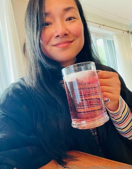 mia mor3 star exclusive img