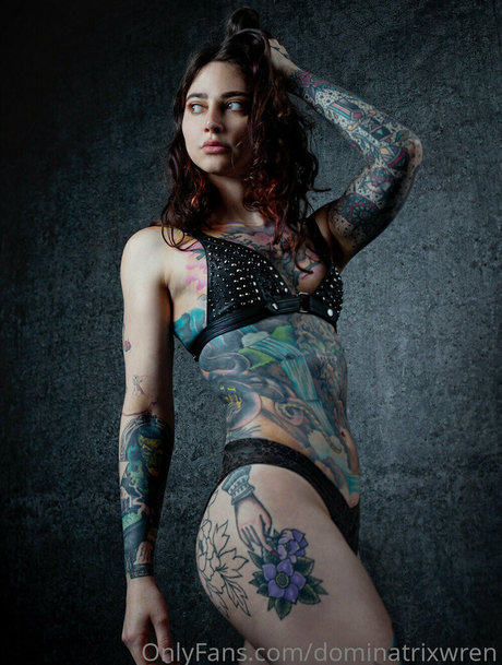 dominatrixwren sexy model picture